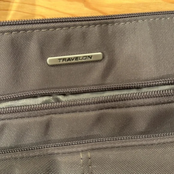 NWOT , anti theft Travelon crossbody , multiple zipper compartments - Picture 8 of 16